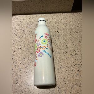 Consuela Songbird 750ml Bottle Cream/Off White Floral Water Bottle NWOT
